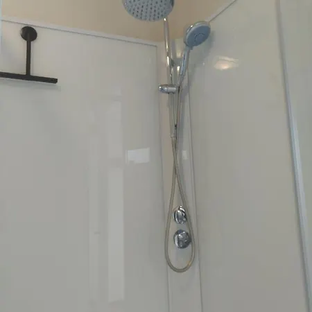 Etage Met Slaap, En Badkamer Homestay *