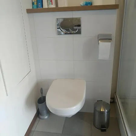 Etage Met Slaap, En Badkamer Homestay *